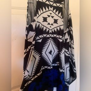 (2) Aztec vest shrug Derek Blue/black/white, Closet Space lt grey/dark blue